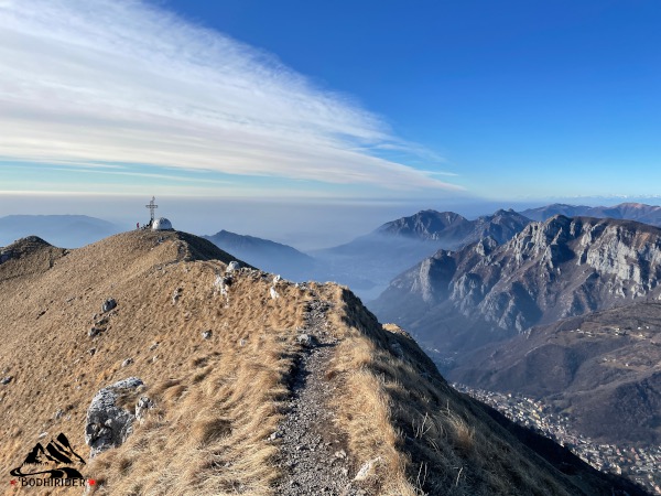 Cresta che porta al Monte due mani